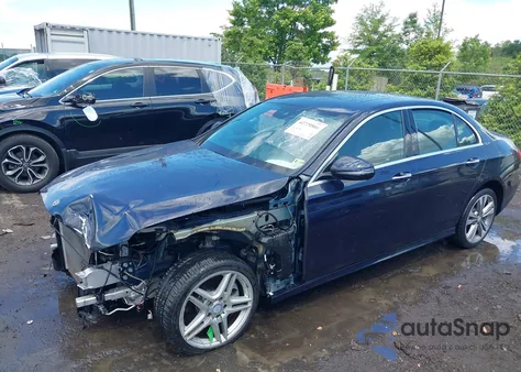 2018 Mercedes-Benz E 300 4Matic z USA, uszkodzony, nr VIN WDDZF4KB7JA432582